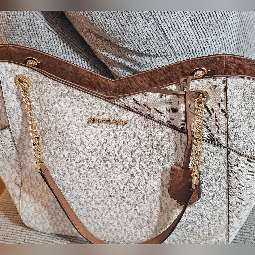 Michael Kors Cream and Brown Shoulder Bag - Picture 5 of 9